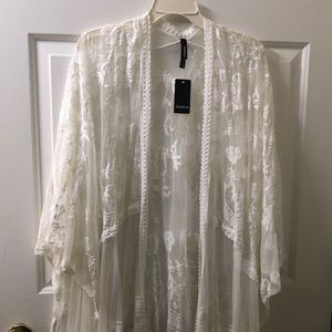 Torrid NWT Creamy White Lace Kimono